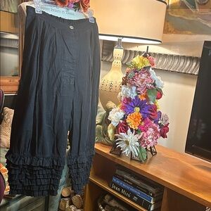 Magnolia Pearl black linen bloomers
CA# 13